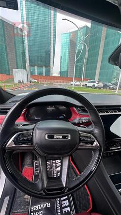 جیپ گراند شیرۆکی